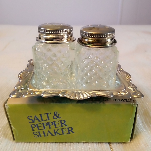 Mini Salt and Pepper Shakers - Picture 8 of 9